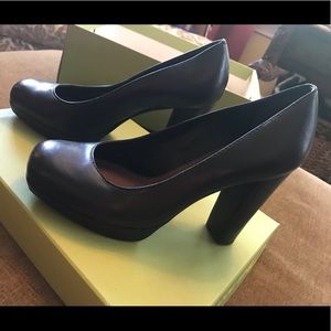 Gianni Bini Black Leather Platform Pumps size 6.5